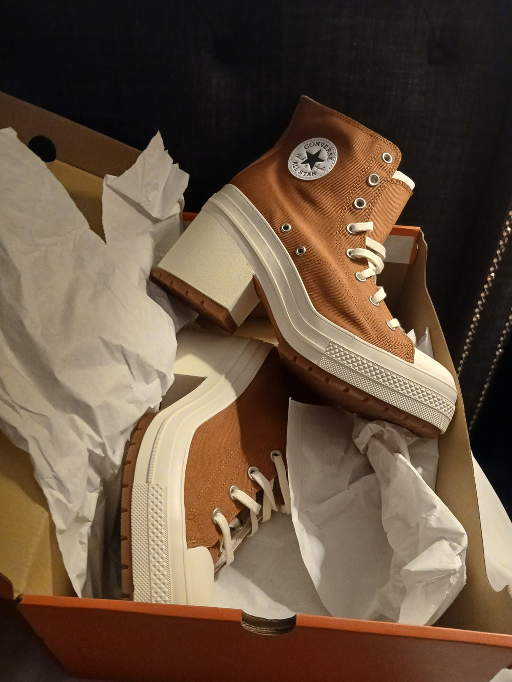 Converse Women's Tan Canvas Platform Lug-Heel High Tops New 12.5 Rare Size - Picture 1 of 1